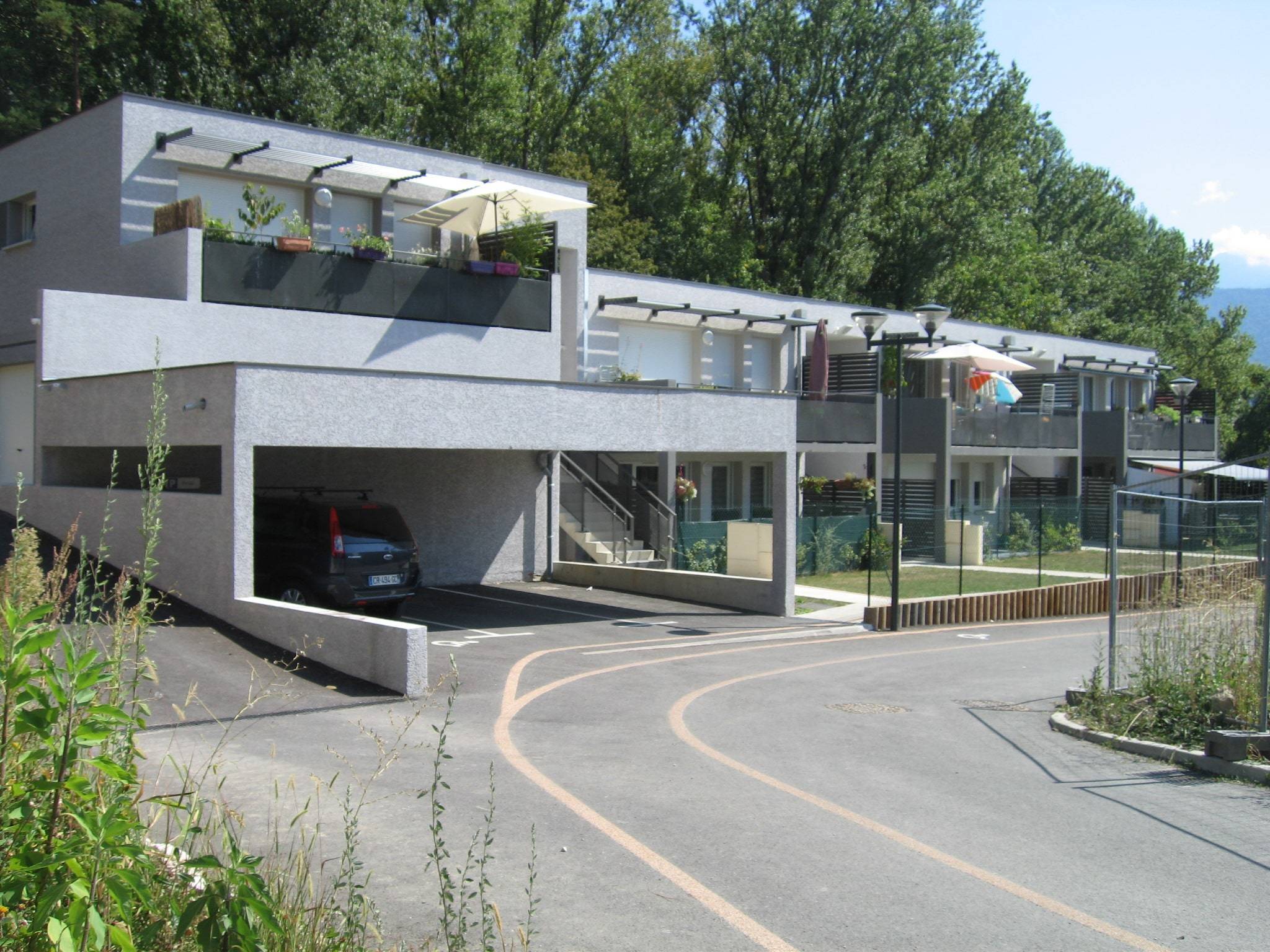 60117c9e5bbe8_images_large